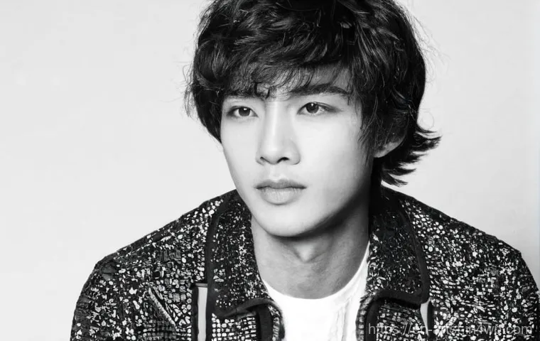 AI 아트와 머신러닝의 관계 - Here are three detailed image generation prompts in English, carefully designed to adhere to your sa...